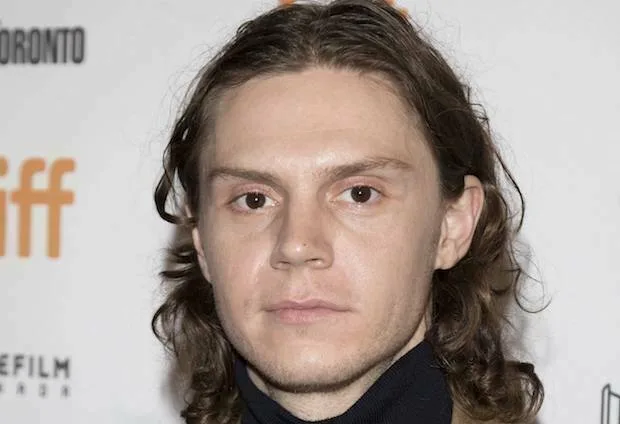 Evan Peters será o protagonista de ‘Monster’, nova série de Ryan Murphy para a Netflix