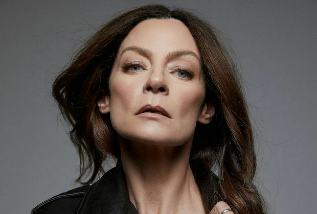 Michelle Gomez Madame Rouge 1 jpg — Entre Séries Michelle Gomez Madame Rouge 1 jpg