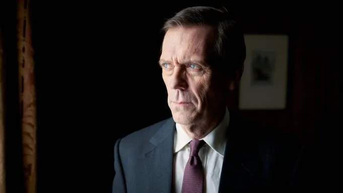 Hugh Laurie adaptará ‘Por que não pediram a Evans?’ para TV