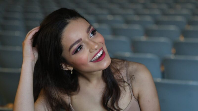 Rachel Zegler será Branca de Neve em filme live-action