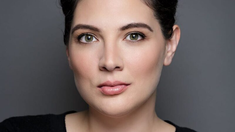 ‘Malibu Rising’, de Taylor  Jenkins Reid, será adaptado pelo Hulu