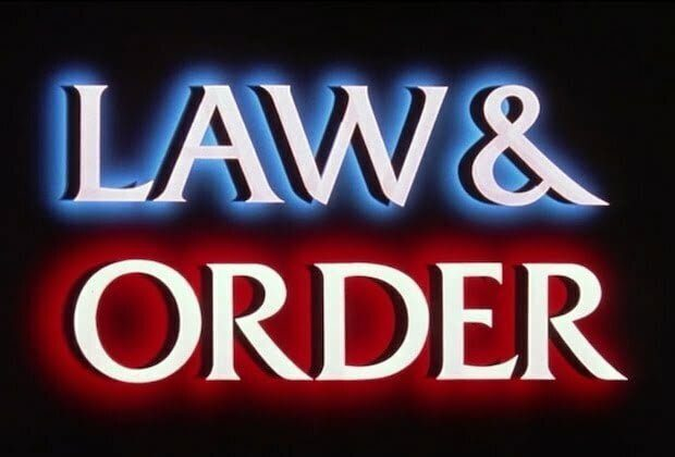 law and order logo — Entre Séries law and order logo