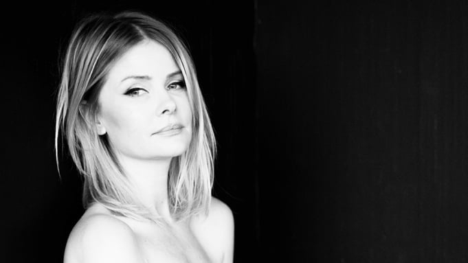 Anita Briem credit Saga Sig — Entre Séries Anita Briem credit Saga Sig
