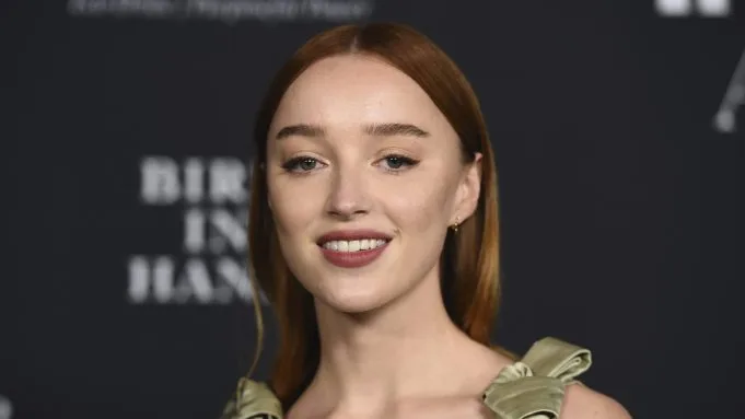 Phoebe Dynevor será protagonista de ‘The Outlaws Scarlett & Browne’