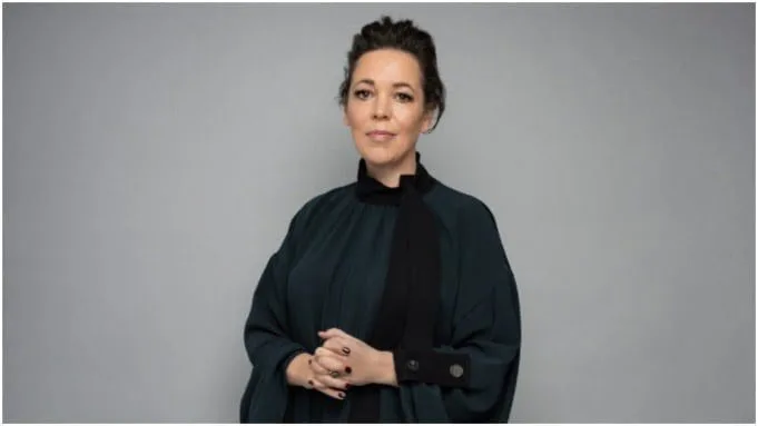 Olivia Colman é confirmada em nova adaptação de livro de Charles Dickens