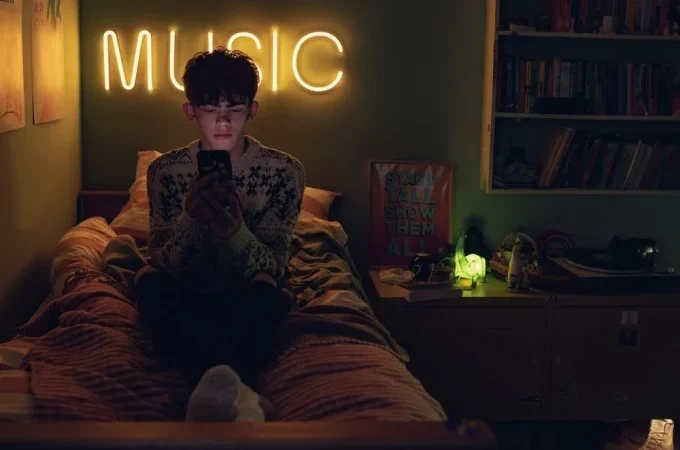 Adaptação de ‘Heartstopper’ ganha data de estreia pela Netflix