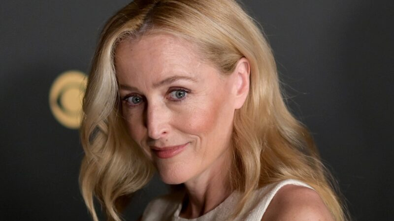 Gillian Anderson assina contrato com a Netflix
