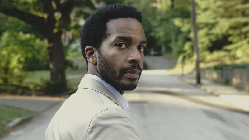 André Holland interpretará Huey P. Newton em série biográfica do Apple TV+