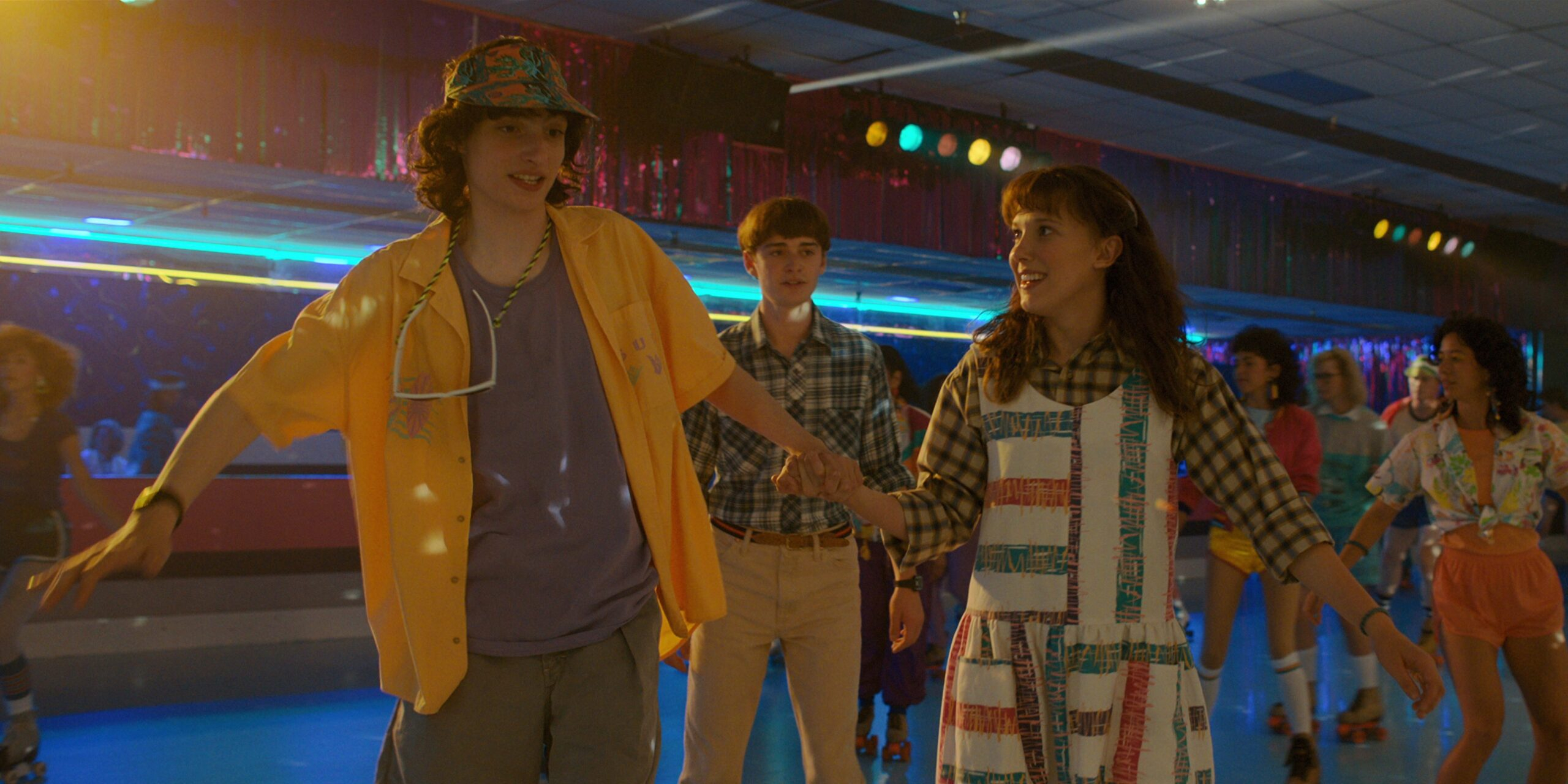 StrangerThings StrangerThings4 2 00 24 22 13 RC scaled — Entre Séries StrangerThings StrangerThings4 2 00 24 22 13 RC scaled