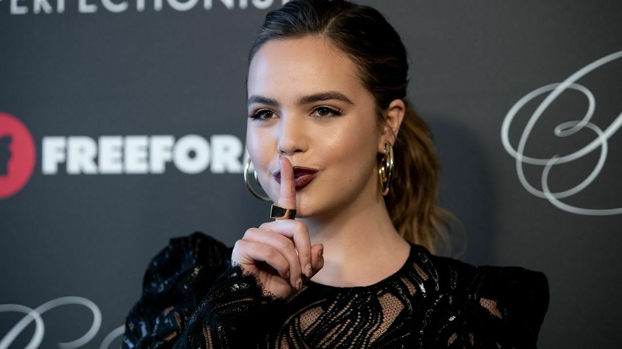 Bailee Madison Pretty Little Liars Reboot