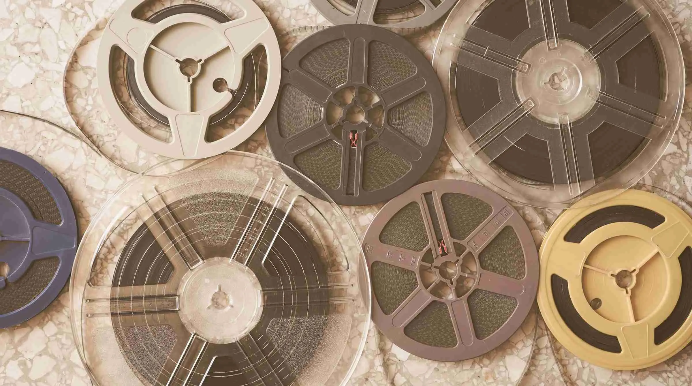 076802913 aged vintage super 8 mm film r 1 — Entre Séries 076802913 aged vintage super 8 mm film r 1