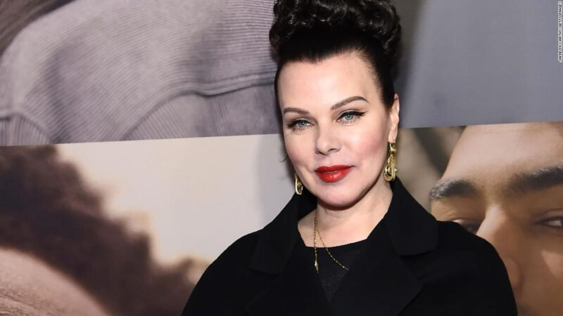 Debi Mazar entra para o elenco de ‘Kaos’