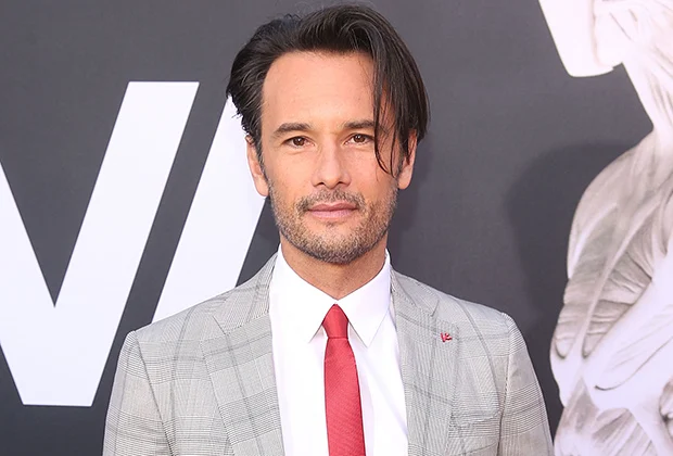 Rodrigo Santoro entra para o elenco de ‘Wolf Pack’