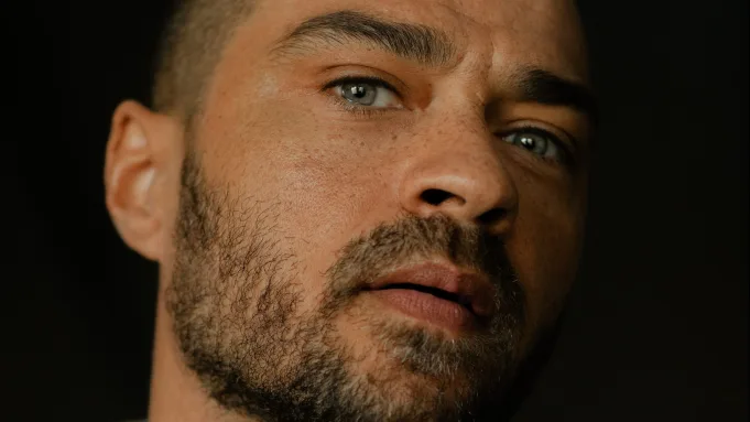 Jesse Williams entra para o elenco da terceira temporada de ‘Only Murders in the Building’