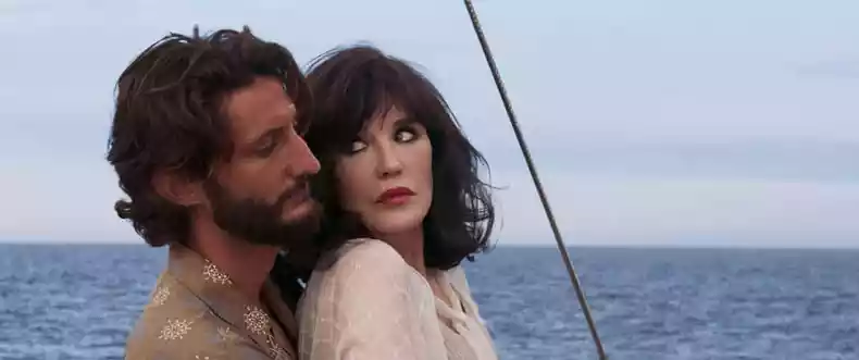 o ator pierre niney abraca a atriz isabelle adjani em cena do filme a farsa 1 22863 — Entre Séries o ator pierre niney abraca a atriz isabelle adjani em cena do filme a farsa 1 22863