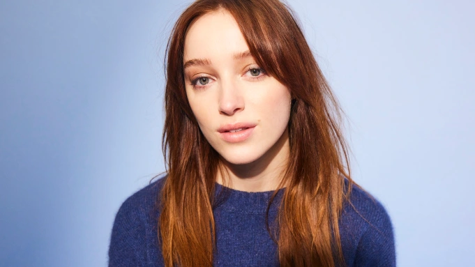 Phoebe Dynevor será protagonista de thriller ‘Witchita Libra’