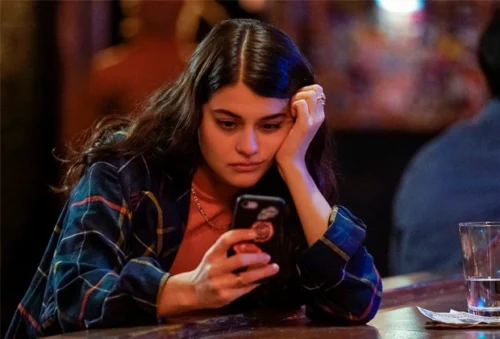 Single-drunk-female-sofia-black-delia — Entre Séries Single-drunk-female-sofia-black-delia