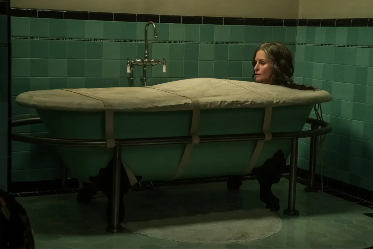 Shining-Vale-release-date-Season-2- — Entre Séries Shining Vale