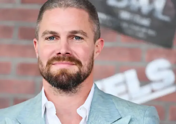 Stephen Amell será protagonista de ‘Suits: LA’