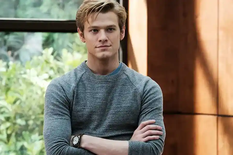 0d45c28646b3-lucas-till-t.jpg-ezgif.com-optiwebp — Entre Séries The Abandons Lucas Till