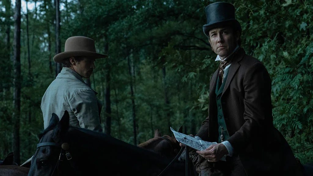 121223_Apple_TV_Manhunt_First_Look_Big_Image_01 — Entre Séries