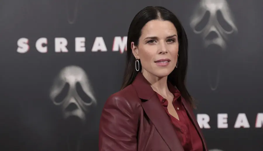 neve-e1654534556913 (1) — Entre Séries Neve Campbell Pânico