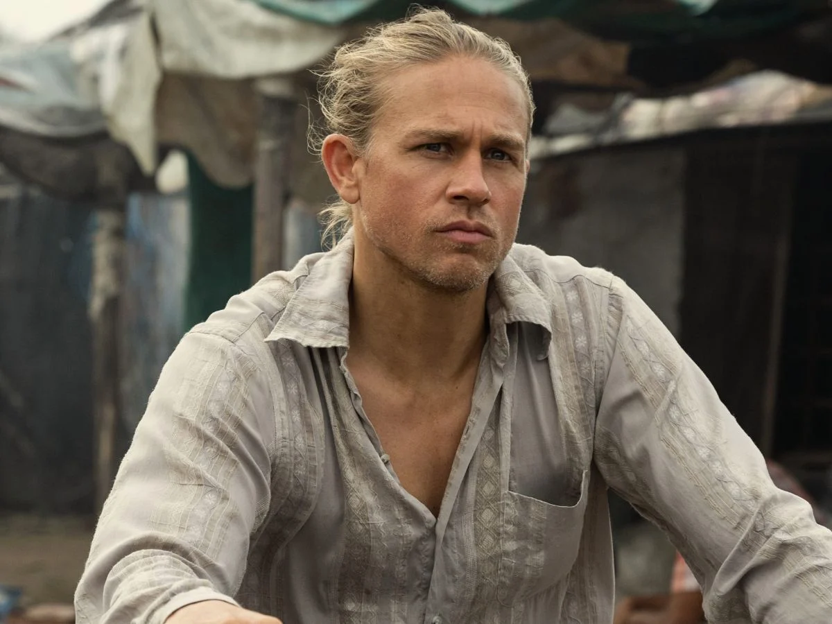 The-bizarre-way-Charlie-Hunnam-was-discovered — Entre Séries Charlie Hunnam Criminal