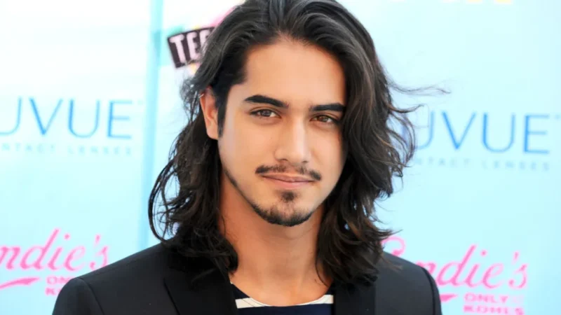 Avan Jogia e Dove Cameron serão os protagonistas de ‘Obsession’