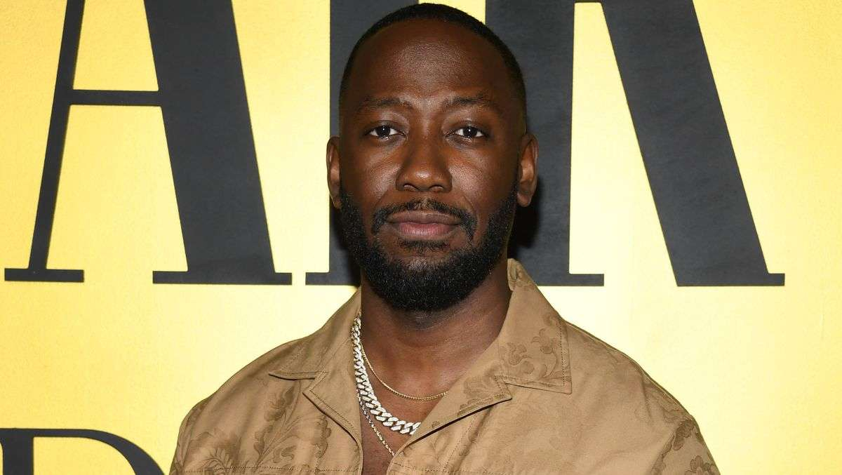 lamorne-morris-1656224751 — Entre Séries Lamorne Morris Spider-Noir