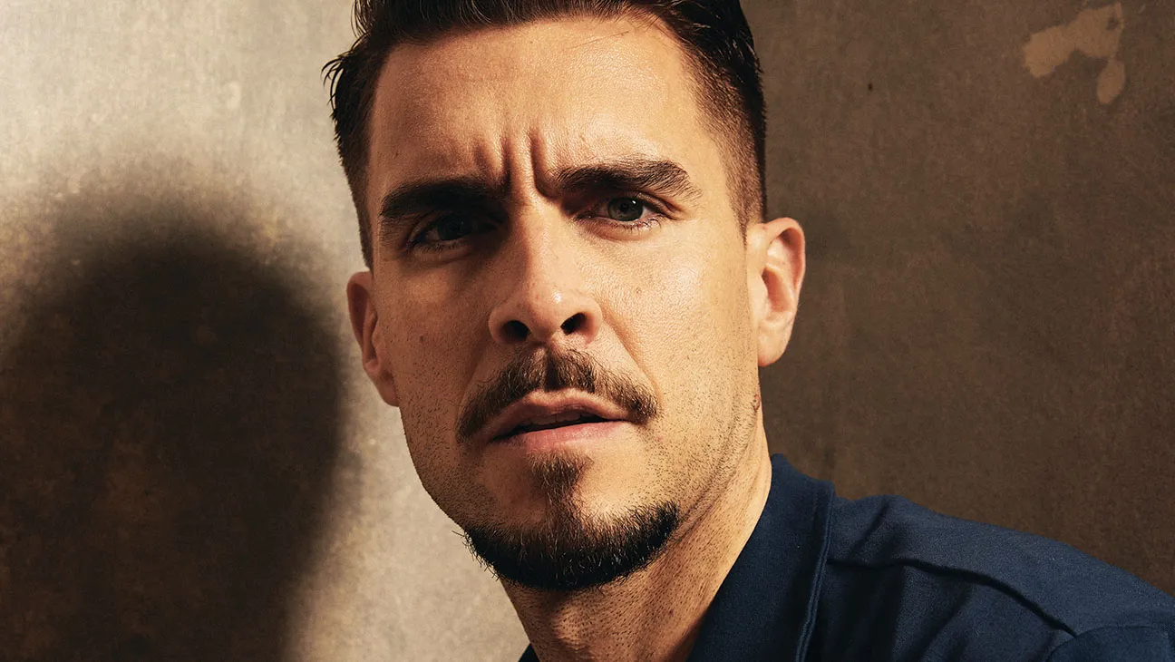 GettyImages-1473047996-H-2023 — Entre Séries Josh SegarraSirens