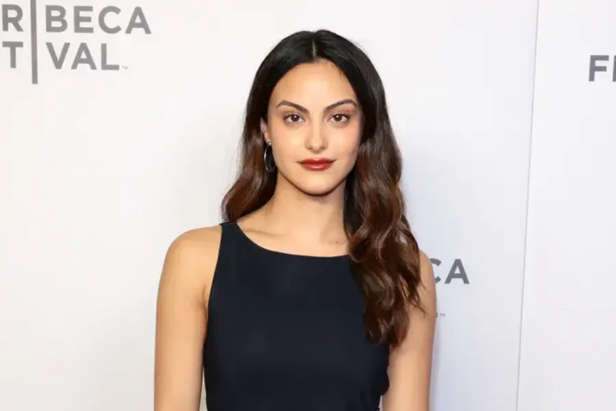 camila-mendes-ezgif.com-resize — Entre Séries Camila Mendes Mestres do Universo