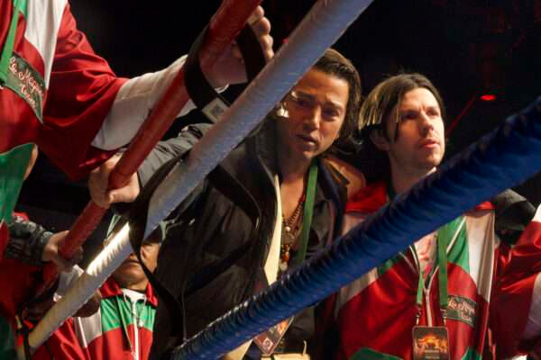 Entreseries.com.br Serie a Maquina Ganha Primeiras Imagens Pelo Disney D La Maquina  Andy Diego Luna Saul Andres Salgado   Cortesia Hulu Scaled