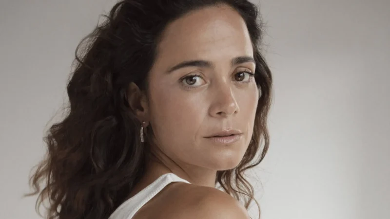 Alice Braga entra para elenco de adaptação de ‘Chamas da Vingança’