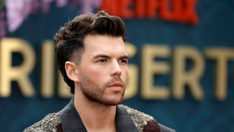 Luke Newton será protagonista de ‘White Mars’