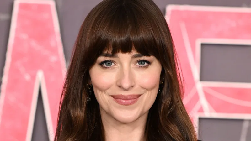 Dakota Johnson entra para elenco de adaptação de ‘Verity’