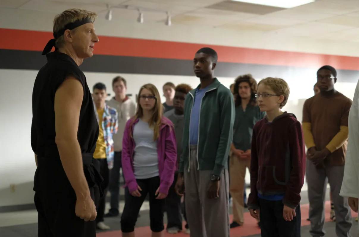 handler — Entre Séries Cobra Kai na Warner Channel