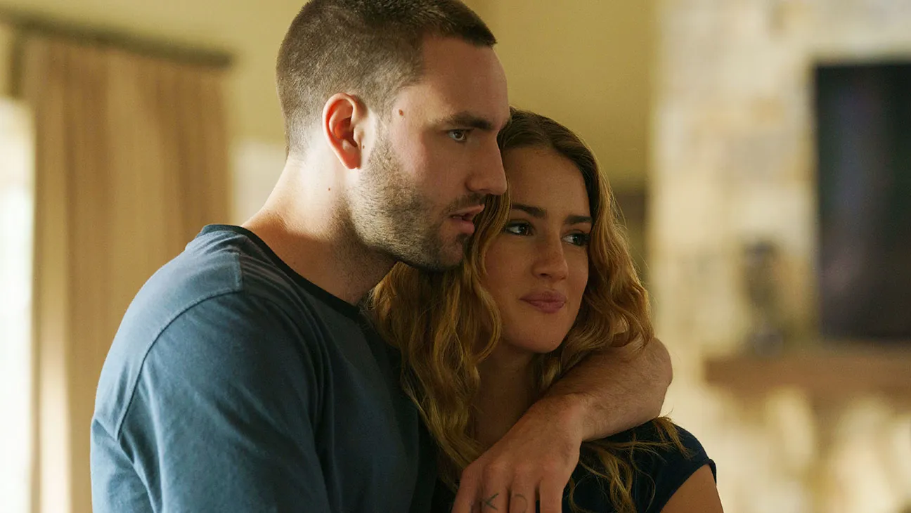 Tell Me Lies White Patten Still Hulu Publicity H 2022 — Entre Séries Tell Me Lies Hulu Renovada