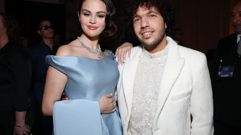 Música | Selena Gomez anuncia novo álbum ao lado do noivo Benny Blanco