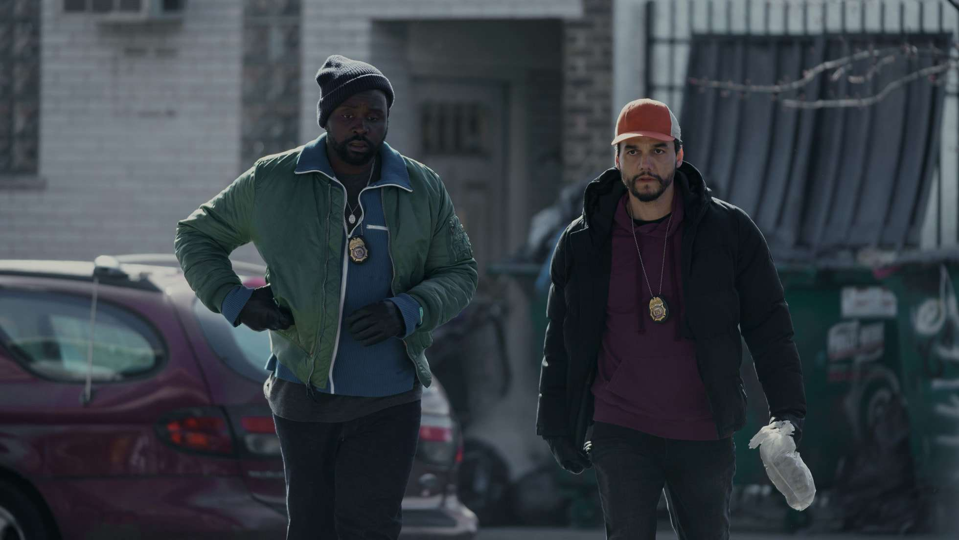 Apple TV Dope Thief key art graphic header 16 9 show home.jpg.large 2x — Entre Séries Ladrões de Drogas Apple TV+ Lançamentos da Semana
