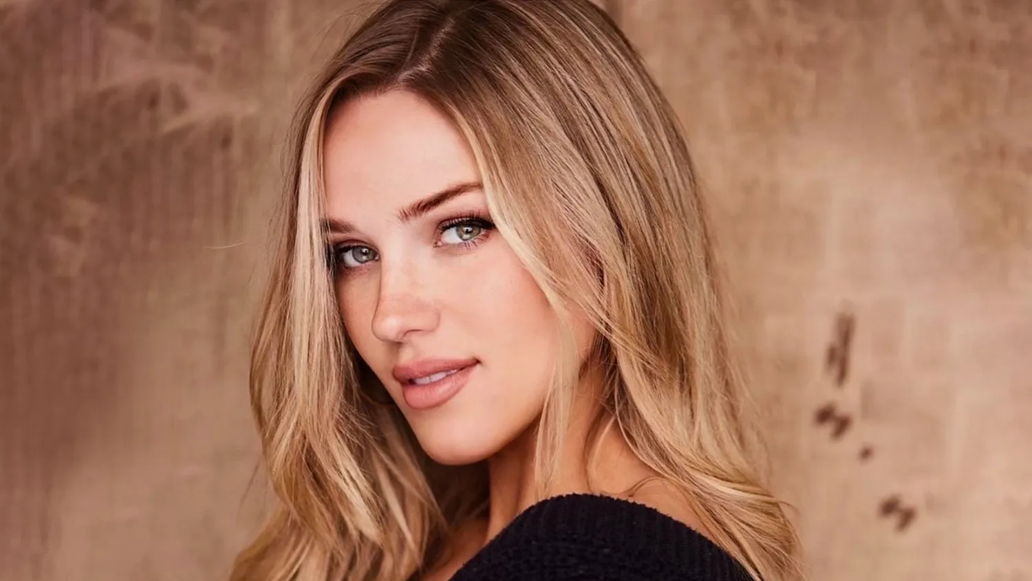 Vought Rising Elizabeth Posey Headshot Photo Credit David Muller 1 1 — Entre Séries Elizabeth Posey Vought Rising