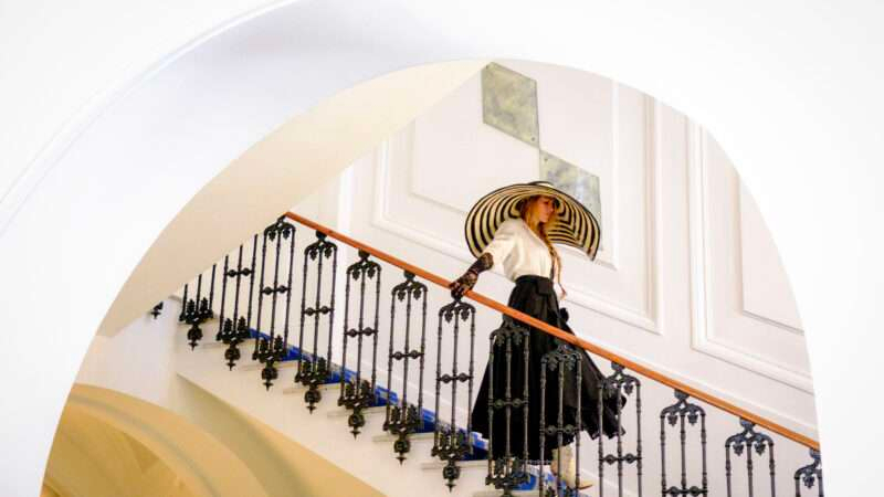 Prime Video divulga novo trailer de ‘Outro Pequeno Favor’