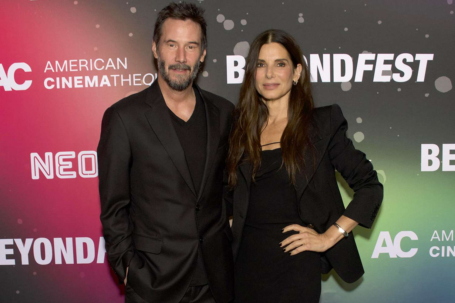 sandra bullock keanu reeves beyondfest 100924 1 31a1fd6ef1ac4d0991e5562cf5deed37 — Entre Séries sandra bullock keanu reeves novo filme