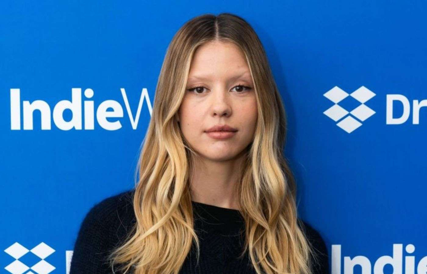 xr:d:DAFe3fITWJk:39,j:2742342724,t:23041418 — Entre Séries mia goth star wars: starfighter