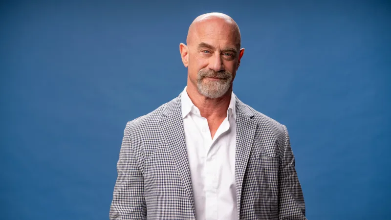 Christopher Meloni será protagonista de nova série de Dan Fogelman para o Hulu