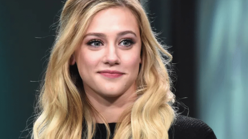 Lili Reinhart será a protagonista de ‘A Hipótese do Amor’