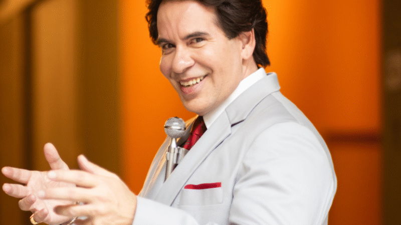 ‘Silvio Santos Vem Aí’ ganha de estreia nos cinemas