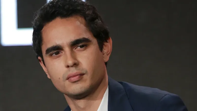 Max Minghella negocia participar do elenco de ‘Clayface’