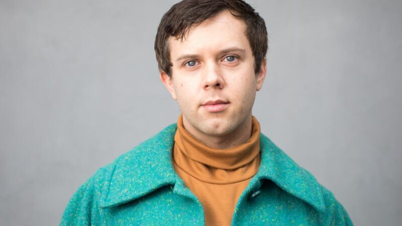 Cole Escola é confirmado no elenco da terceira temporada de ‘One Piece’