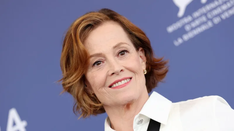 Sigourney Weaver negocia participar do elenco de ‘Tomb Raider’