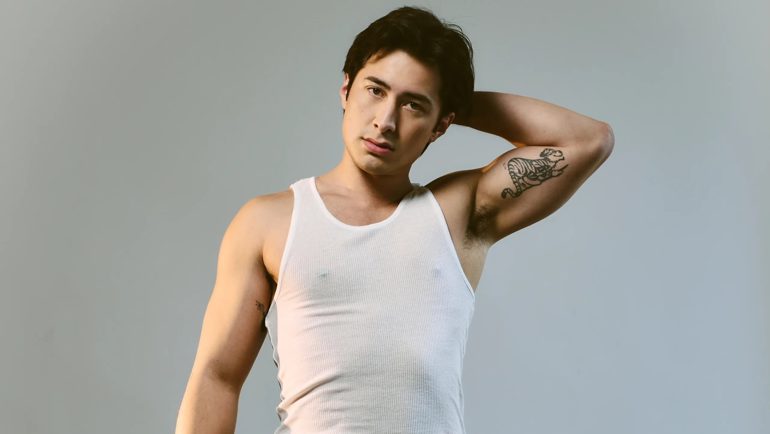 Hudson Williams | Entre Séries Hudson Williams - Yaga